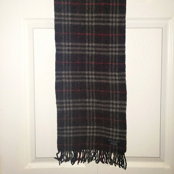 BURBERRY VINTAGE AUTH. NECK SCARF 11X56 INCHES - Picture 4 of 13